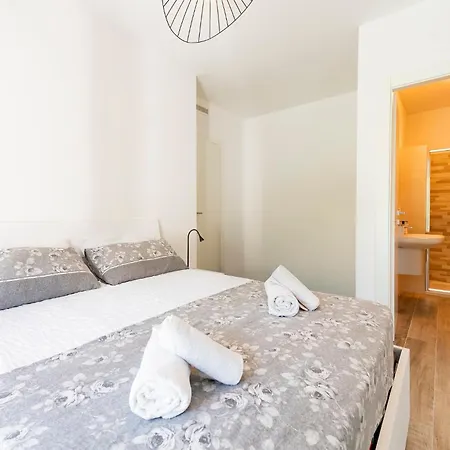 Guesthost - Seaside Exclusive Retreat With Balconies & Parking Appartamento *