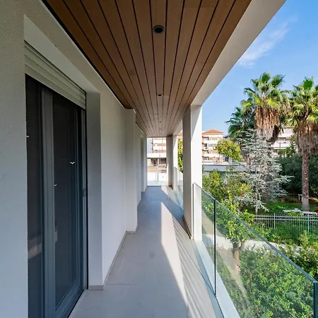 Guesthost - Seaside Exclusive Retreat With Balconies & Parking Appartamento *