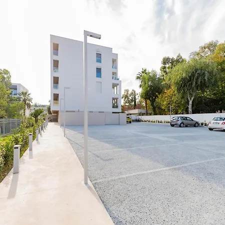 Guesthost - Seaside Exclusive Retreat With Balconies & Parking Appartamento