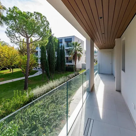 Guesthost - Seaside Exclusive Retreat With Balconies & Parking Appartamento