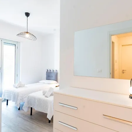 Guesthost - Seaside Exclusive Retreat With Balconies & Parking Francavilla Al Mare