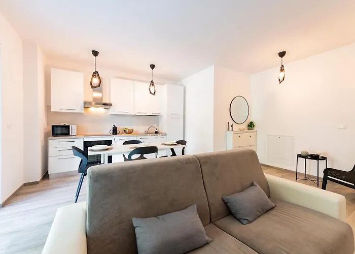 Guesthost - Seaside Exclusive Retreat With Balconies & Parking * Франкавилла-аль-Маре