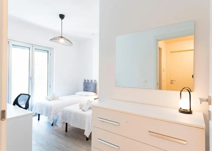 Guesthost - Seaside Exclusive Retreat With Balconies & Parking Франкавилла-аль-Маре