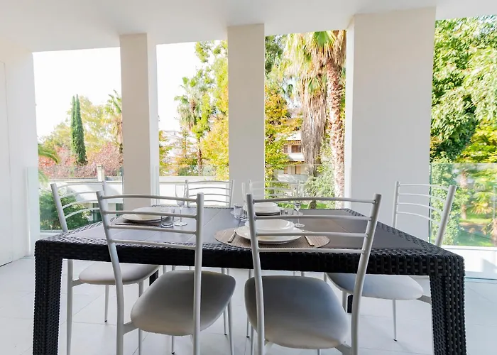 Guesthost - Seaside Exclusive Retreat With Balconies & Parking * Франкавилла-аль-Маре